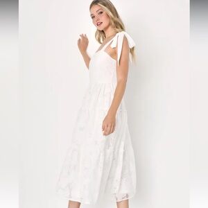 NWT Lulu's Proof of Perfection White Floral Tiered Tie-Strap Midi Dress